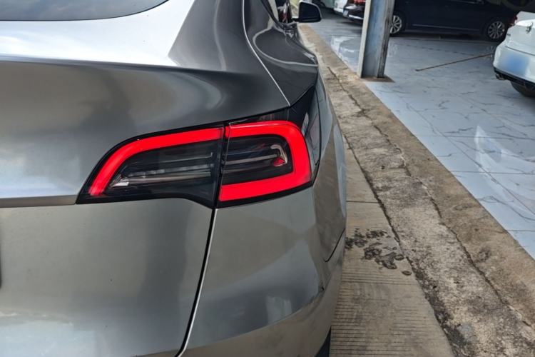 Used Tesla Model Y 2024 Rear-Wheel-Drive Version Right Rear Taillight
