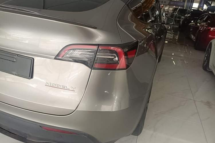 Used Tesla Model Y 2024 Long-Range All-Wheel-Drive Version Right Rear Taillight