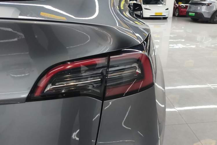 Used Tesla Model Y 2024 Rear-Wheel-Drive Version Right Rear Taillight