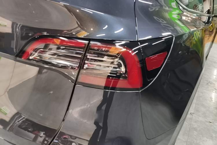 Used Tesla Model Y 2024 Long-Range All-Wheel-Drive Version Right Rear Taillight
