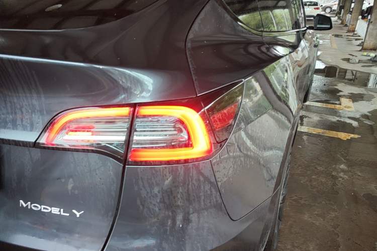 Used Tesla Model Y 2024 Rear-Wheel-Drive Version Right Rear Taillight