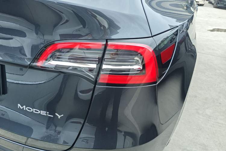 Used Tesla Model Y 2024 Rear-Wheel-Drive Version Right Rear Taillight