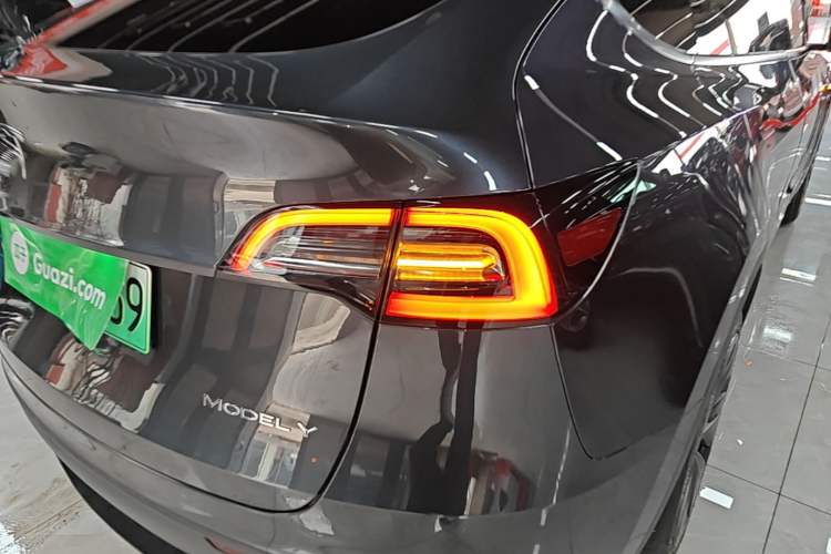 Used Tesla Model Y 2024 Rear-Wheel-Drive Version Right Rear Taillight