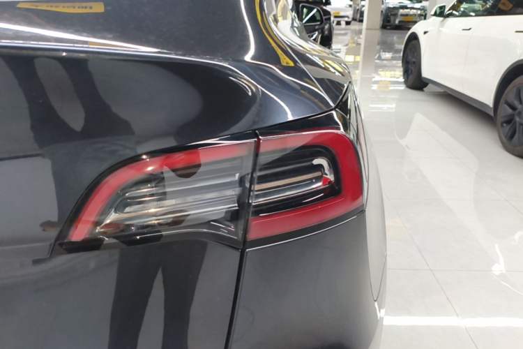 Used Tesla Model Y 2024 Rear-Wheel-Drive Version Right Rear Taillight