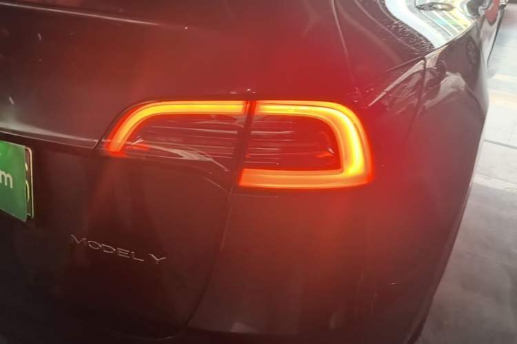 Used Tesla Model Y 2024 Rear-Wheel-Drive Version Right Rear Taillight