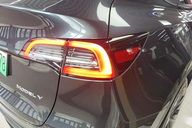 Used Tesla Model Y 2024 Rear-Wheel-Drive Version Right Rear Taillight