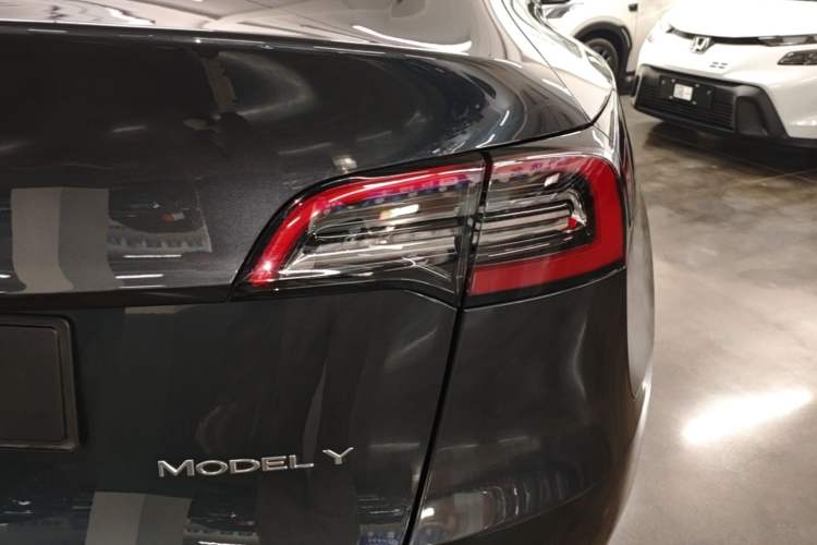 Used Tesla Model Y 2024 Rear-Wheel-Drive Version Right Rear Taillight