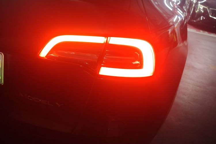Used Tesla Model Y 2024 Rear-Wheel-Drive Version Right Rear Taillight