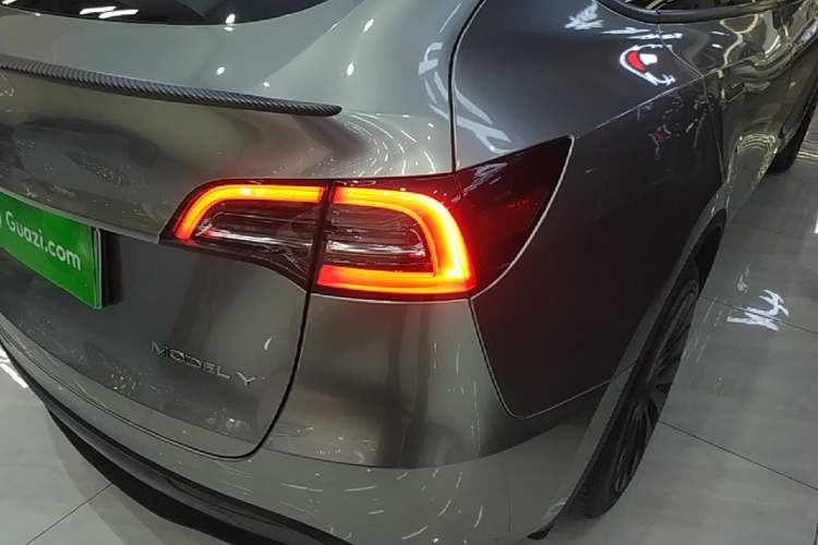Used Tesla Model Y 2024 Rear-Wheel-Drive Version Right Rear Taillight