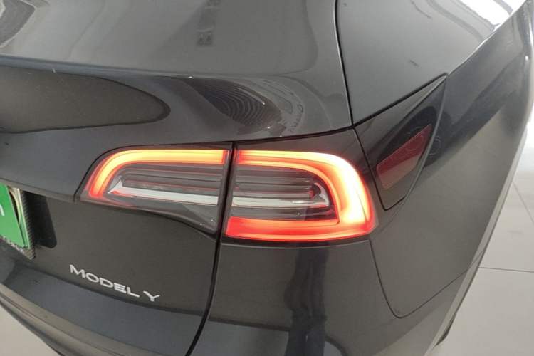 Used Tesla Model Y 2024 Rear-Wheel-Drive Version Right Rear Taillight