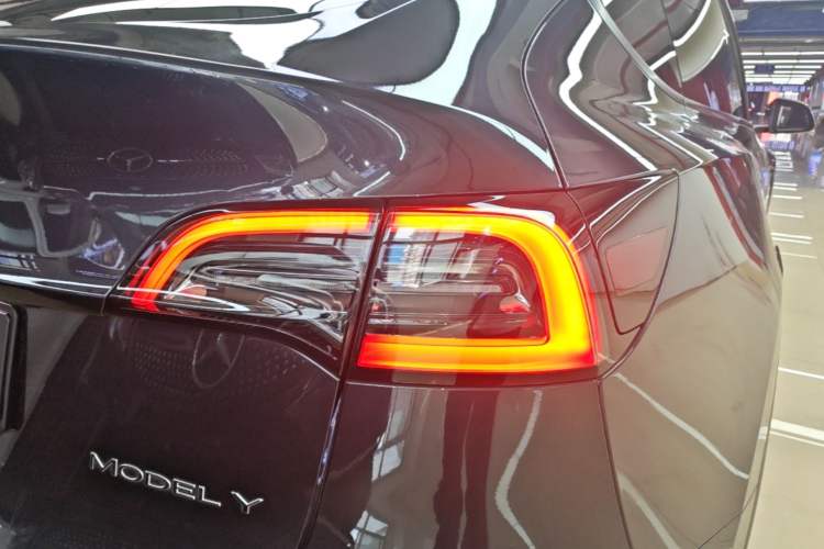 Used Tesla Model Y 2024 Rear-Wheel-Drive Version Right Rear Taillight