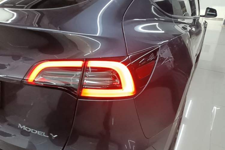Used Tesla Model Y 2024 Rear-Wheel-Drive Version Right Rear Taillight