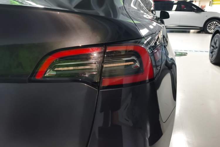 Used Tesla Model Y 2024 Rear-Wheel-Drive Version Right Rear Taillight