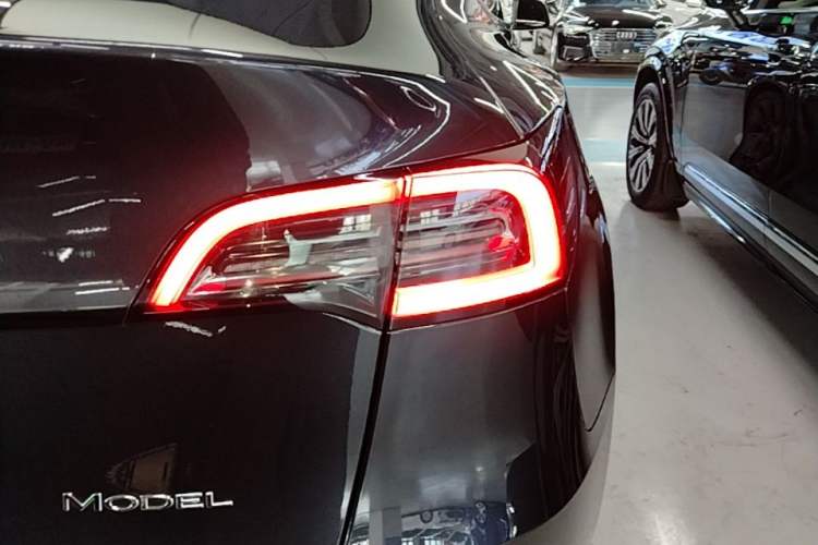 Used Tesla Model Y 2024 Rear-Wheel-Drive Version Right Rear Taillight