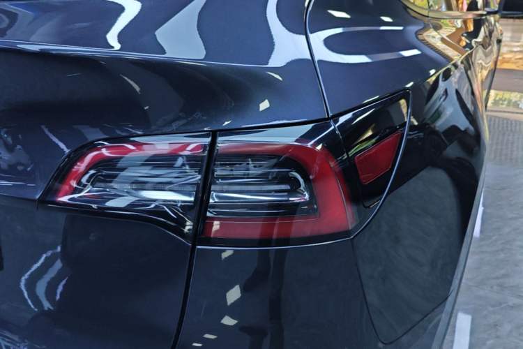 Used Tesla Model Y 2024 Rear-Wheel-Drive Version Right Rear Taillight