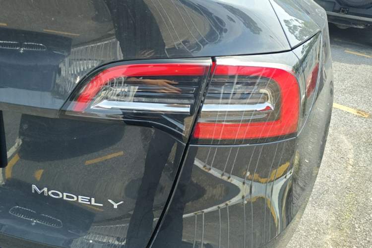 Used Tesla Model Y 2024 Rear-Wheel-Drive Version Right Rear Taillight