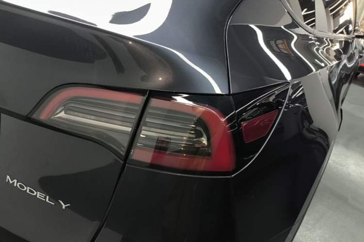 Used Tesla Model Y 2024 Rear-Wheel-Drive Version Right Rear Taillight