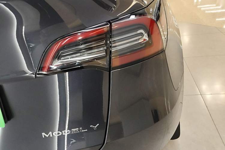 Used Tesla Model Y 2024 Long-Range All-Wheel-Drive Version Right Rear Taillight