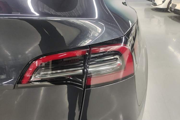 Used Tesla Model Y 2024 Long-Range All-Wheel-Drive Version Right Rear Taillight