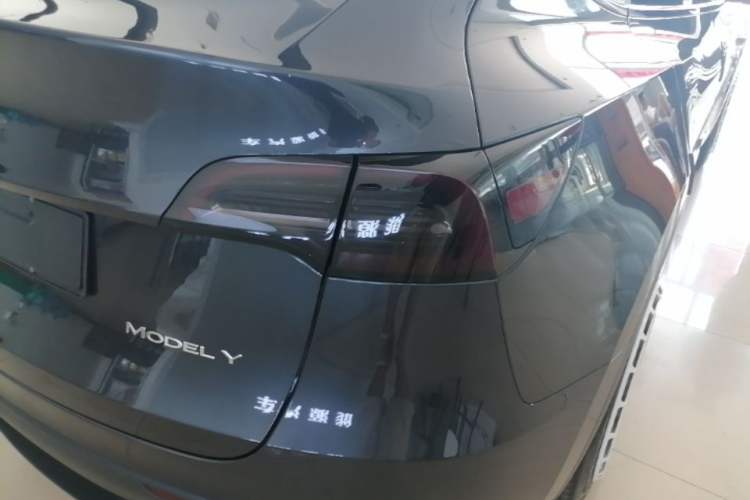 Used Tesla Model Y 2024 Long-Range All-Wheel-Drive Version Right Rear Taillight