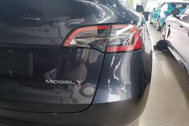 Used Tesla Model Y 2024 Rear-Wheel-Drive Version Right Rear Taillight