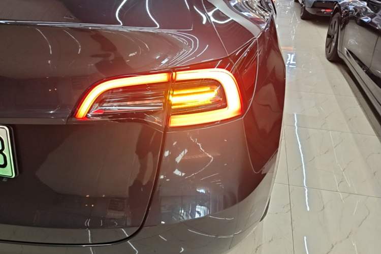 Used Tesla Model Y 2024 Long-Range All-Wheel-Drive Version Right Rear Taillight