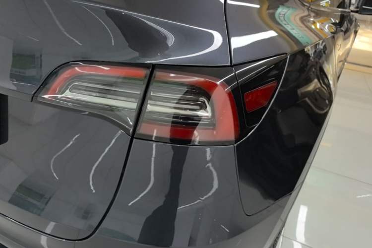 Used Tesla Model Y 2024 Long-Range All-Wheel-Drive Version Right Rear Taillight