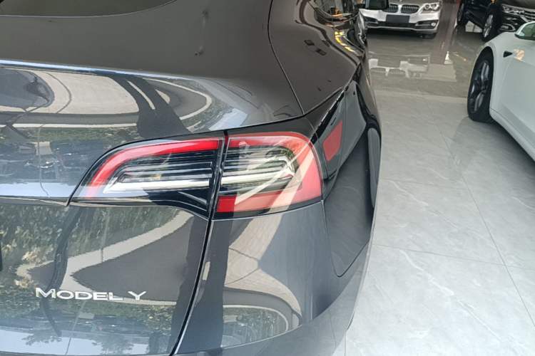 Used Tesla Model Y 2024 Rear-Wheel-Drive Version Right Rear Taillight