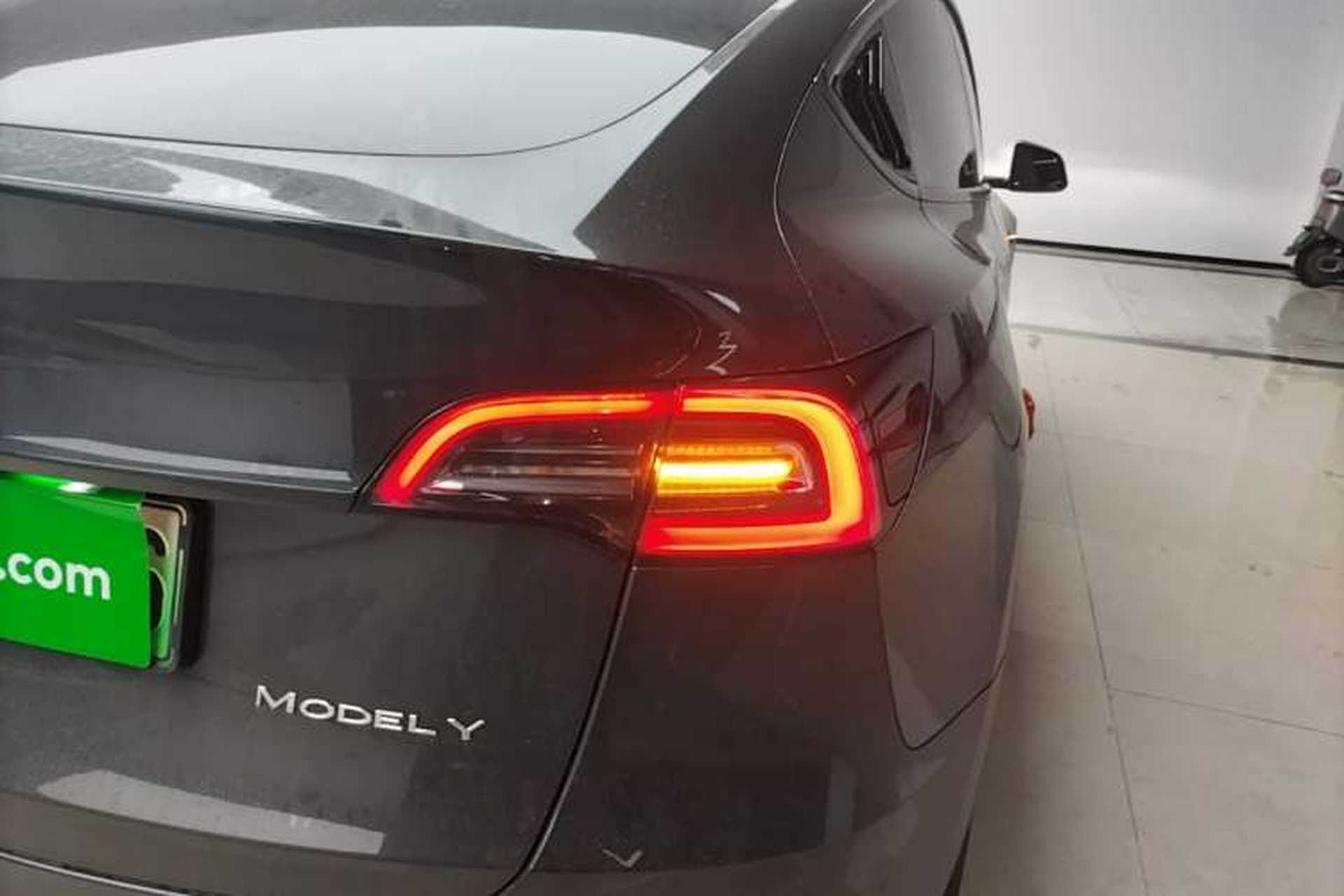 Used Tesla Model Y 2024 Long-Range All-Wheel-Drive Version Right Rear Taillight