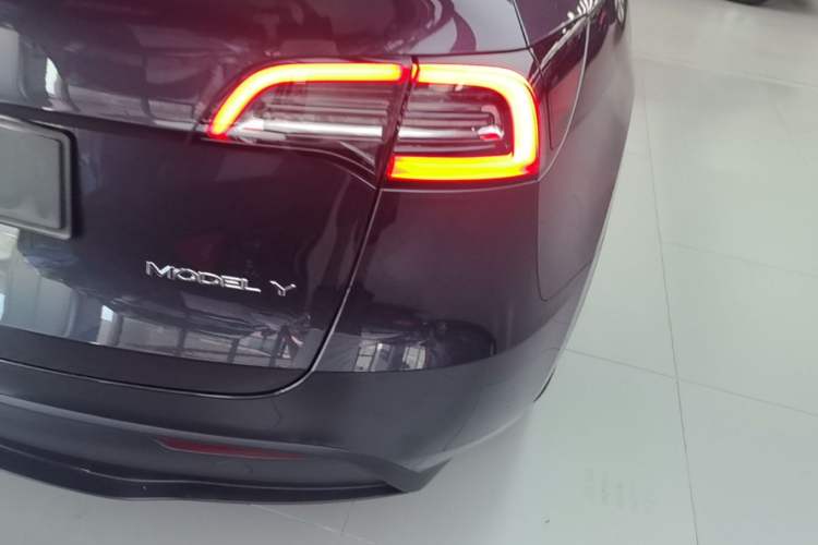 Used Tesla Model Y 2024 Rear-Wheel-Drive Version Right Rear Taillight