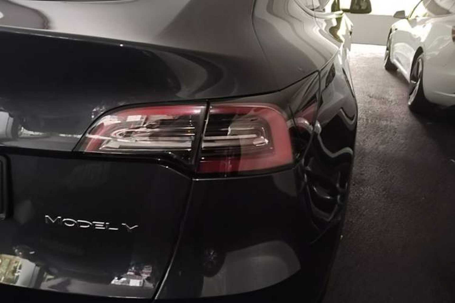 Used Tesla Model Y 2024 Rear-Wheel-Drive Version Right Rear Taillight