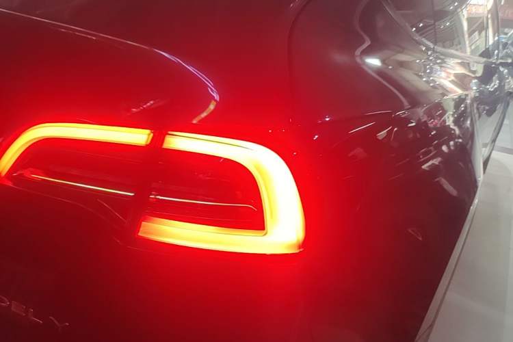 Used Tesla Model Y 2024 Long-Range All-Wheel-Drive Version Right Rear Taillight