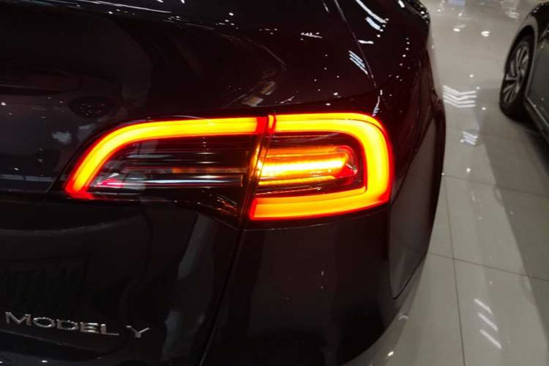 Used Tesla Model Y 2024 Rear-Wheel-Drive Version Right Rear Taillight