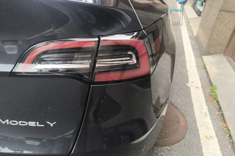 Used Tesla Model Y 2024 Rear-Wheel-Drive Version Right Rear Taillight