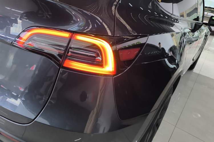 Used Tesla Model Y 2024 Rear-Wheel-Drive Version Right Rear Taillight
