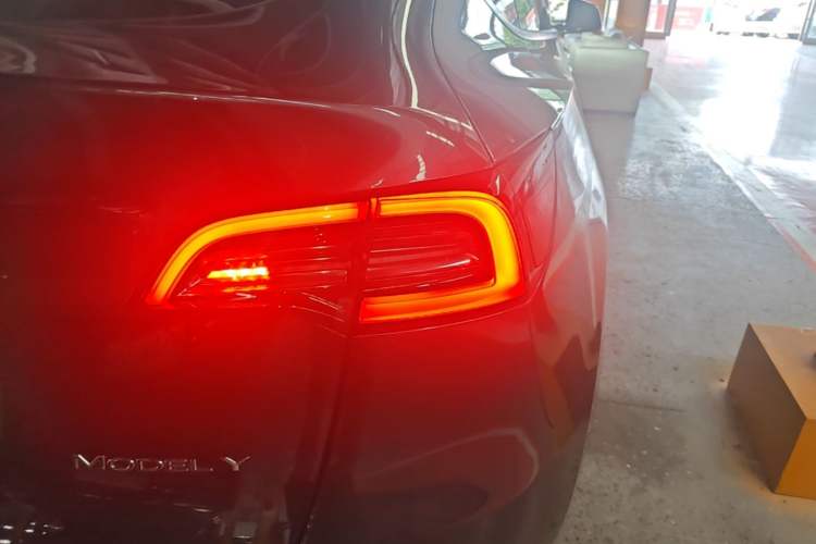Used Tesla Model Y 2024 Rear-Wheel-Drive Version Right Rear Taillight