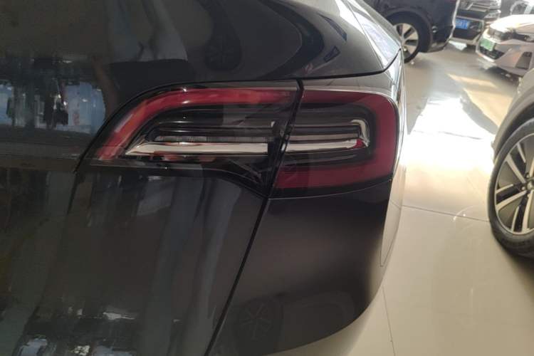 Used Tesla Model Y 2024 Rear-Wheel-Drive Version Right Rear Taillight