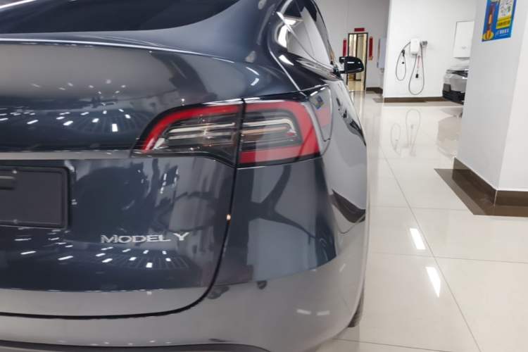 Used Tesla Model Y 2024 Rear-Wheel-Drive Version Right Rear Taillight