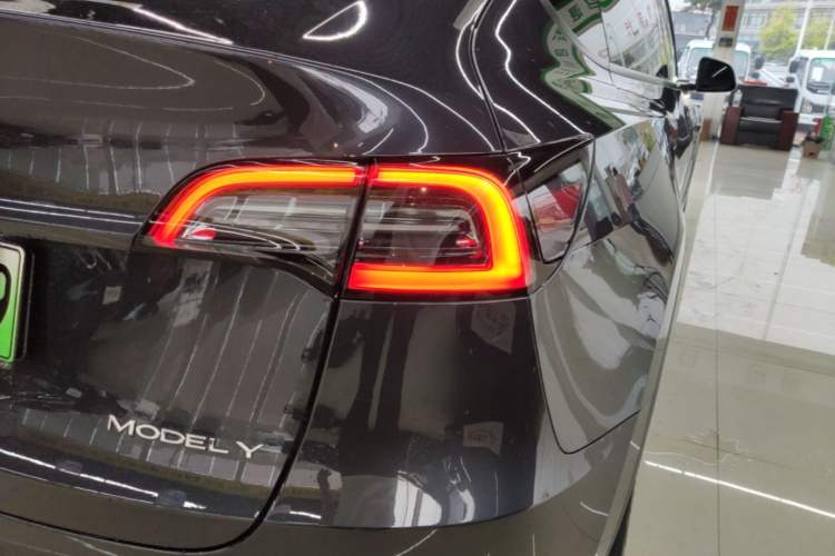 Used Tesla Model Y 2024 Rear-Wheel-Drive Version Right Rear Taillight