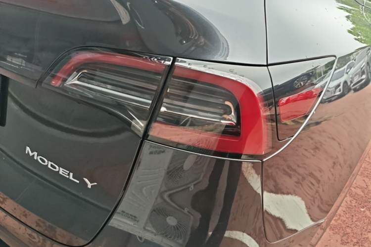 Used Tesla Model Y 2024 Rear-Wheel-Drive Version Right Rear Taillight