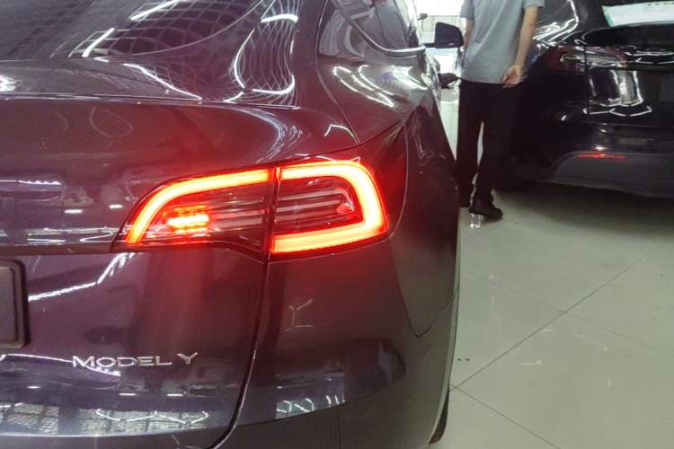 Used Tesla Model Y 2024 Rear-Wheel-Drive Version Right Rear Taillight