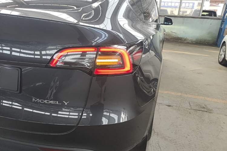 Used Tesla Model Y 2024 Rear-Wheel-Drive Version Right Rear Taillight
