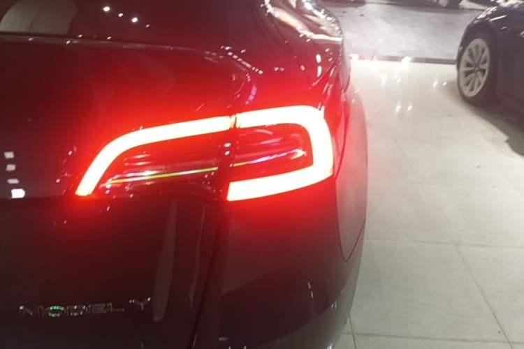 Used Tesla Model Y 2024 Rear-Wheel-Drive Version Right Rear Taillight