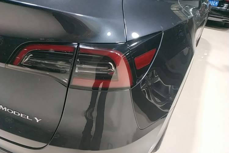 Used Tesla Model Y 2024 Rear-Wheel-Drive Version Right Rear Taillight
