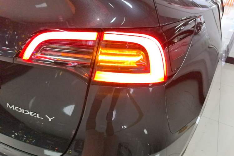Used Tesla Model Y 2024 Rear-Wheel-Drive Version Right Rear Taillight