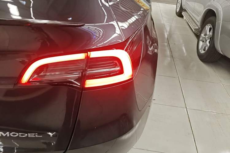 Used Tesla Model Y 2024 Rear-Wheel-Drive Version Right Rear Taillight