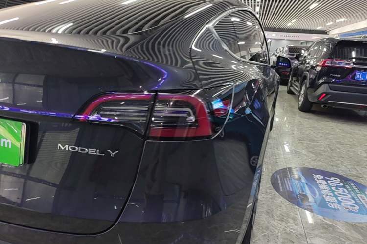 Used Tesla Model Y 2024 Rear-Wheel-Drive Version Right Rear Taillight