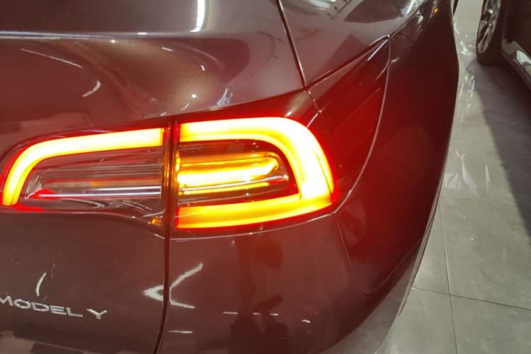 Used Tesla Model Y 2024 Rear-Wheel-Drive Version Right Rear Taillight