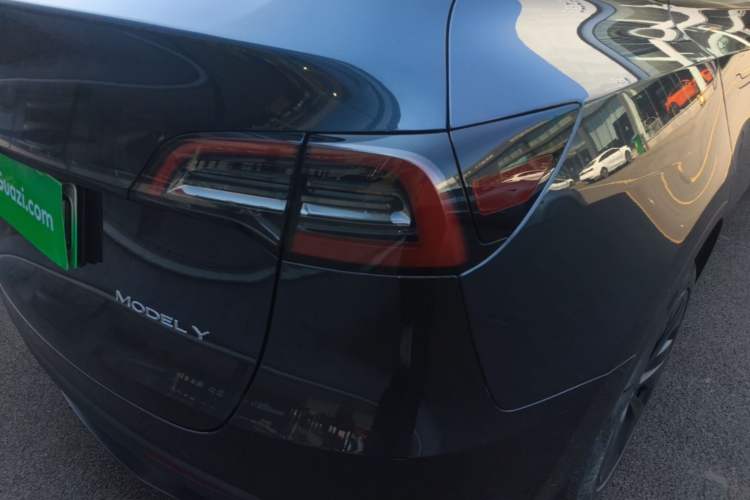 Used Tesla Model Y 2024 Long-Range All-Wheel-Drive Version Right Rear Taillight