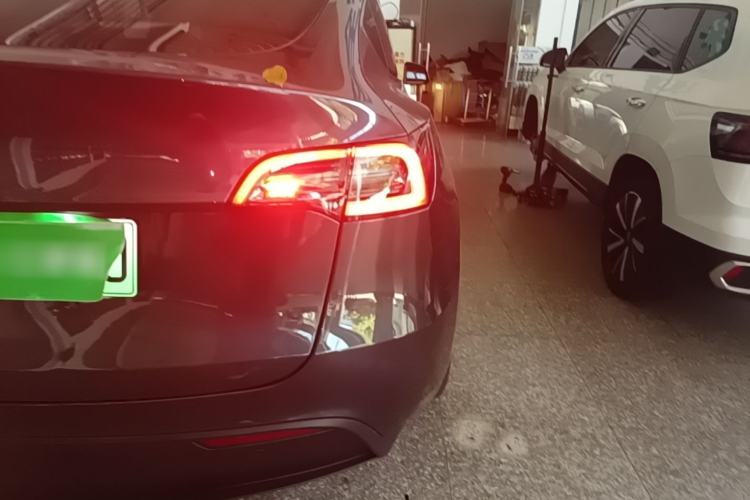 Used Tesla Model Y 2024 Rear-Wheel-Drive Version Right Rear Taillight